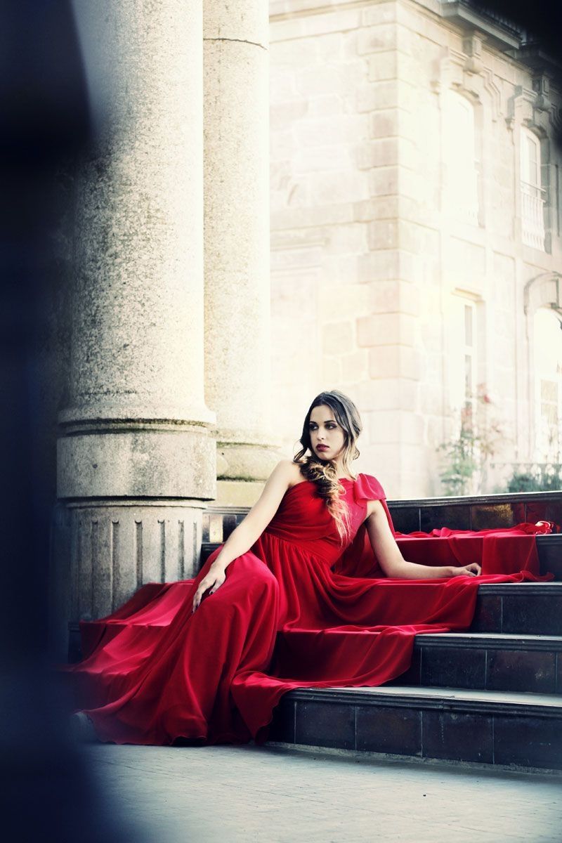 vestido largo de fiesta rojo asimetrico para boda de arimoka